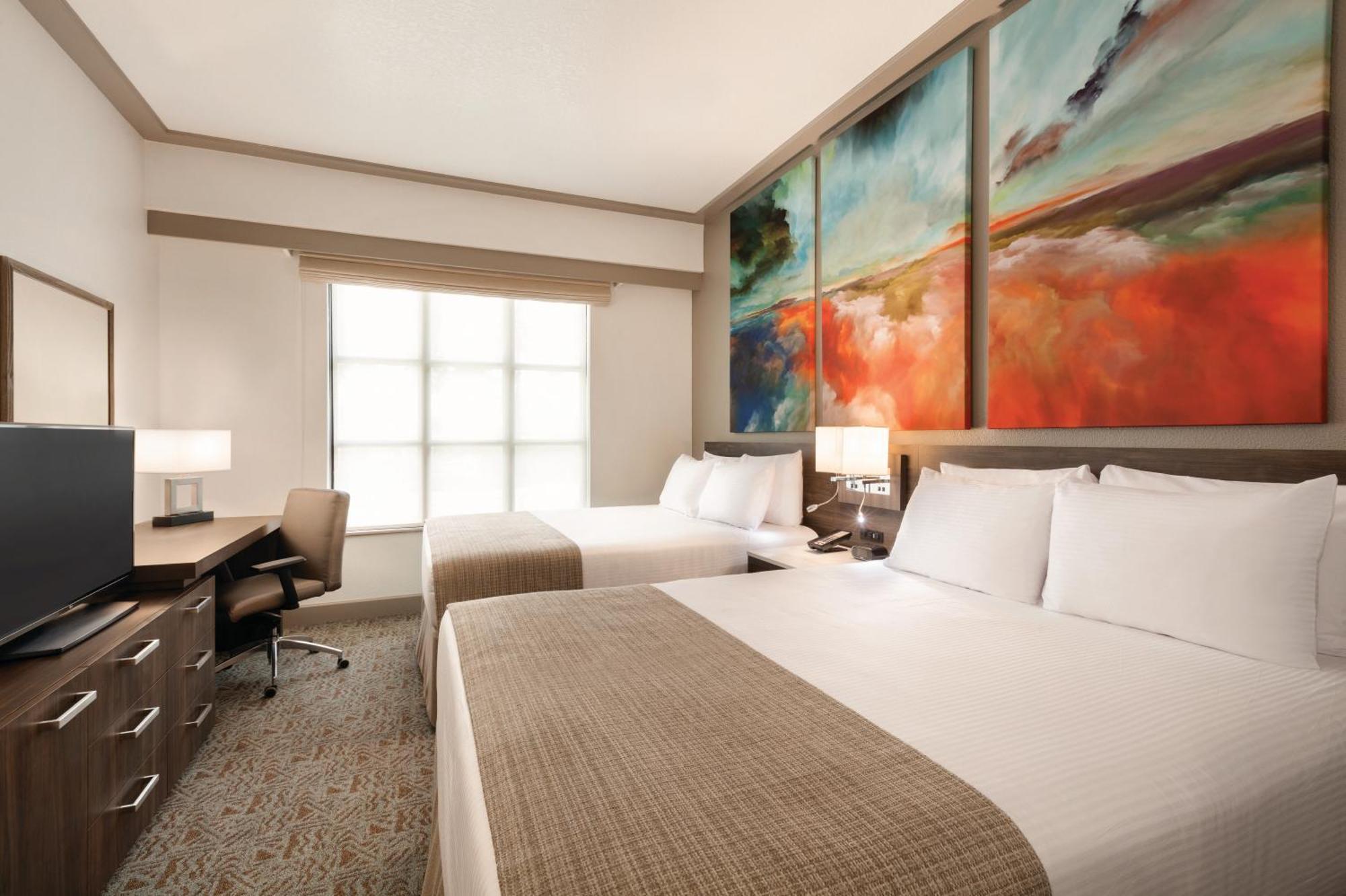 Deluxe Queen Suite