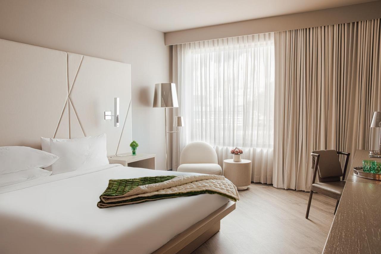 Elegant King No Resort Fee,1297514269:JPEG