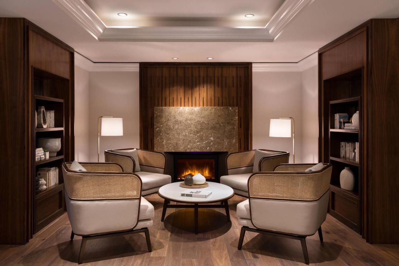 Club Lounge Access, 2 Queen Beds, Lakefront View, Pool View, Guest Room