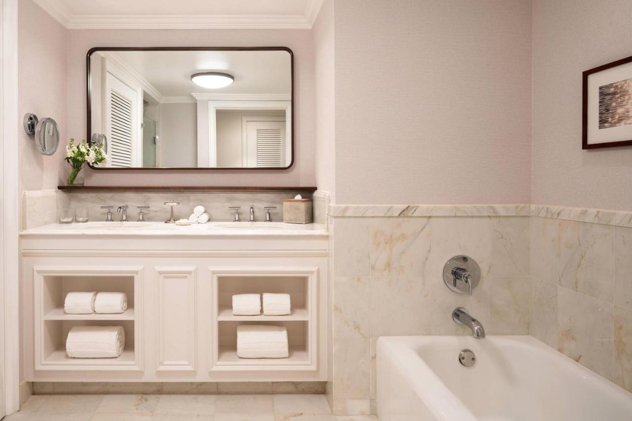 2 Queen Beds, Lakefront View, Pool View, Hearing Accessible Guest Room