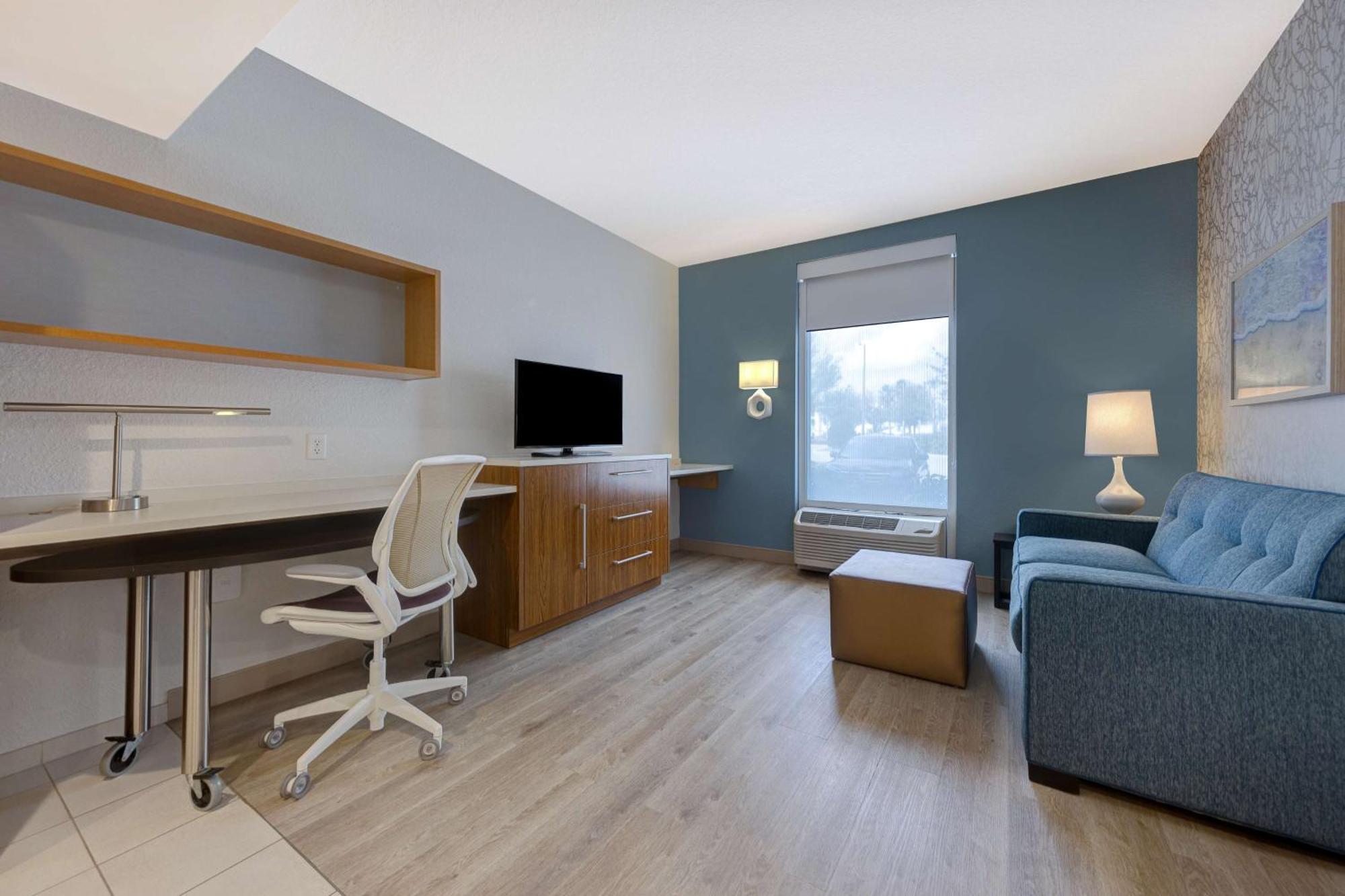 One-Bedroom King Suite Non-Smoking,1557417538:JPEG